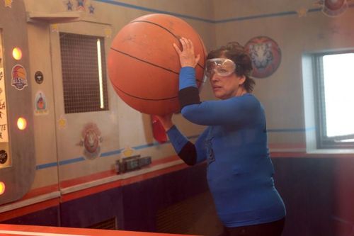 Roselyne Bachelot dans l'épreuve du Basket