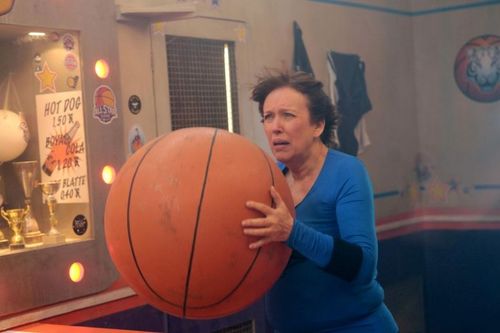 Roselyne Bachelot dans l'épreuve du Basket
