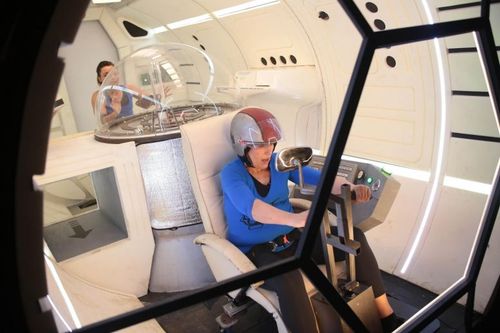 Roselyne Bachelot et Priscilla Betti dans le Vaisseau spatial
