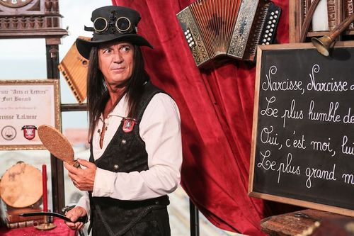 Narcisse Lalanne le professeur d'arts de la Boyard Academy.