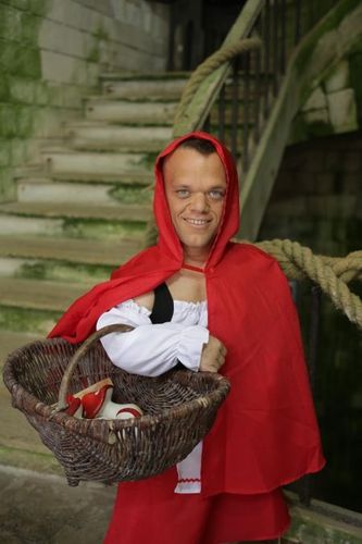 Passe-Muraille en Petit Chaperon Rouge