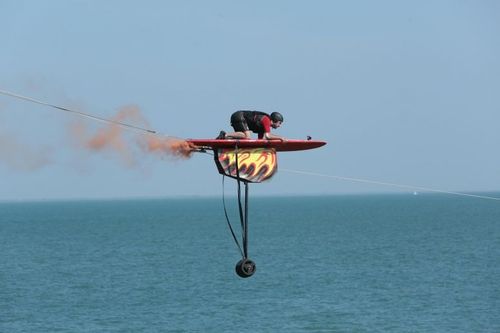Il faut être debout sur le surf !