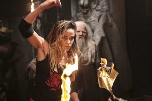Capucine Anav semble avoir perdu le duel de la feuille qui brûle