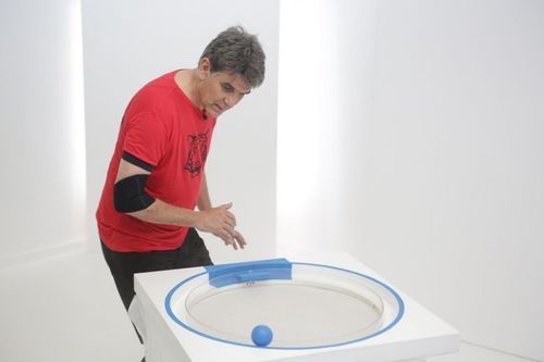 Tex réalisant le défi du cercle.