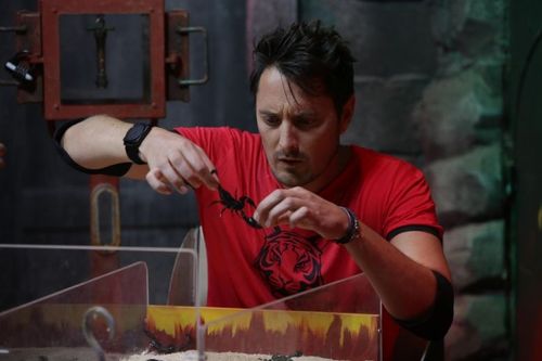 Vincent Cerutti dans le train fantôme.