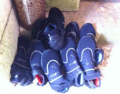 Les chaussures de plongée.