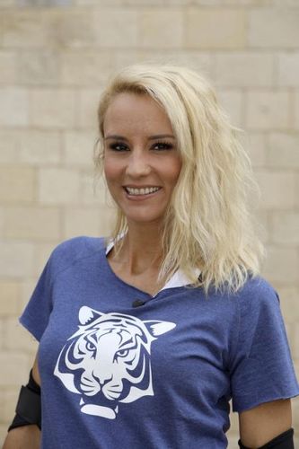 Portrait D'Elodie Gossuin (record de participation)