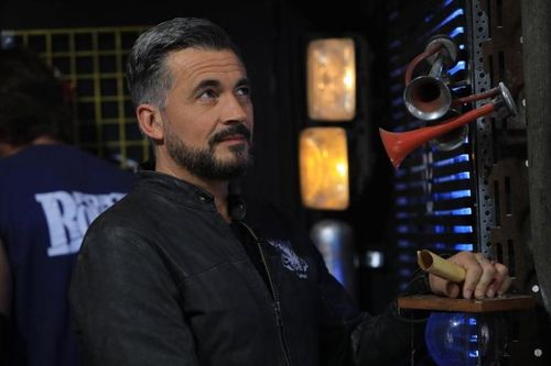 Olivier Minne devant la porte du Car Wars