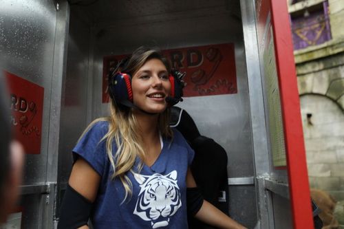 Camille Cerf dans la Cabine Ejectable