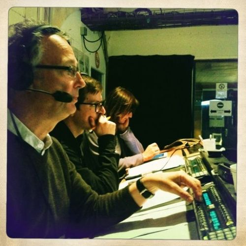 Le producteur de #fortboyard #France2  est très concentré !