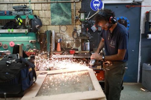 En cellule 011, certaines épreuves sont modifiées dans les ateliers.