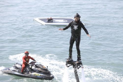 Grégory Vacher sur la Flyboard de Mégagaf