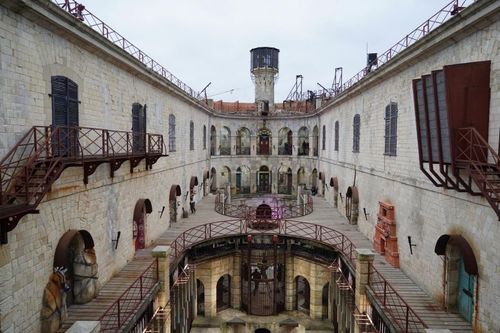 La cour intérieur du fort en 2019