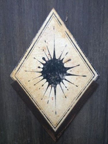 Et encore un autre symbole d'une porte menant à une épreuve...