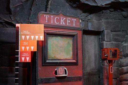 Le décor à l'extérieur du Train Fantôme.