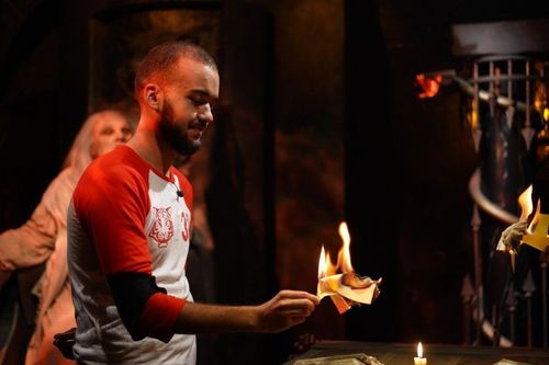 Oli dans le duel de la Feuille qui brûle