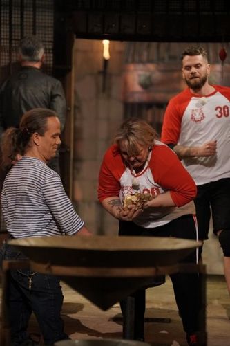 Valérie Damidot récupérant des Boyards