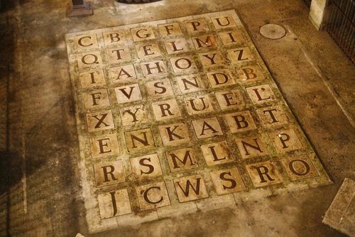 L'alphabet géant de la Salle du Trésor