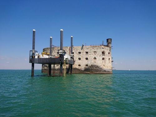 Tour du fort quelques jours après son ouverture.