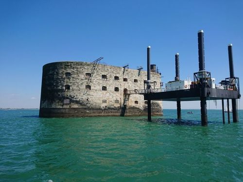 Tour du fort quelques jours après son ouverture.
