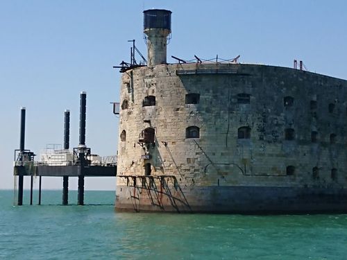 Tour du fort quelques jours après son ouverture.