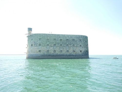 Tour du fort quelques jours après son ouverture.