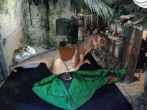 L'épreuve du Rodéo-Dino est presque prête à être jouée.