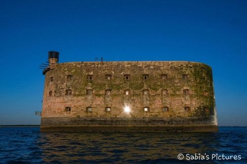 Le soleil illumine le fort