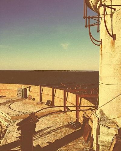 L'ancienne grue vue depuis la terrasse