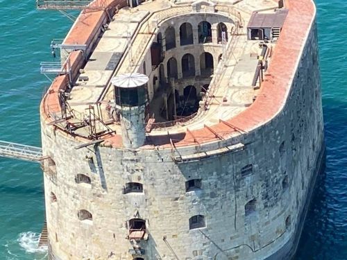 Vue du fort par hélicoptère