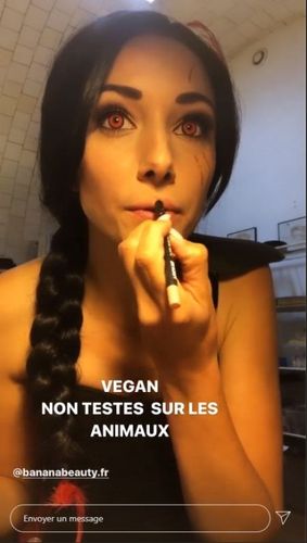 Delphine Wespiser en tenue de Rouge