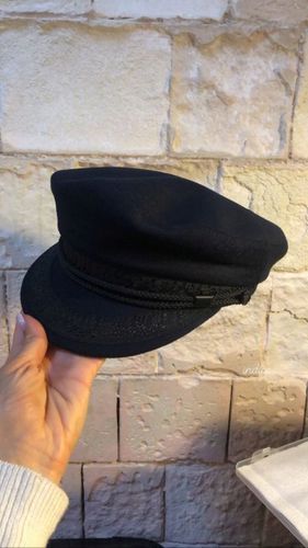 Une mystérieuse casquette présentée comme étant un "indice".