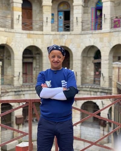 Booder en tenue de candidat