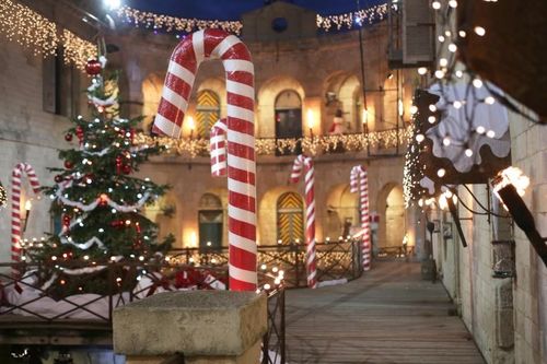 Le fort décoré pour les fêtes de fin d\'année