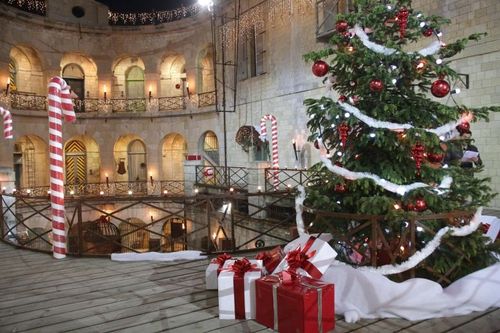 Le fort décoré pour les fêtes de fin d\'année
