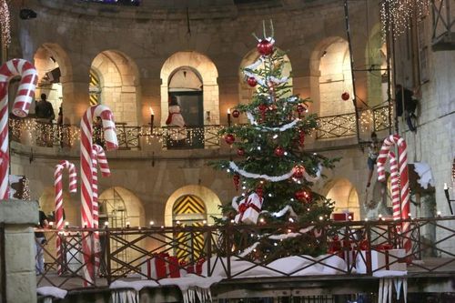 Le fort décoré pour les fêtes de fin d\'année
