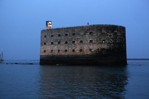 Le fort au crépuscule