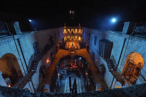 Le fort de nuit