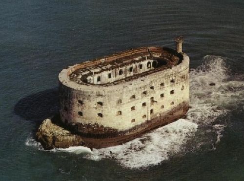 Le fort avec les mouettes pour seules habitantes.