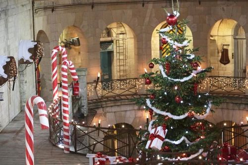 Le fort décoré pour les fêtes de fin d\'année