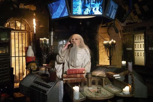 Le Père Fouras au téléphone dans son antre