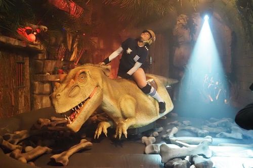 Vaimalama Chaves sur le Rodéo-Dino