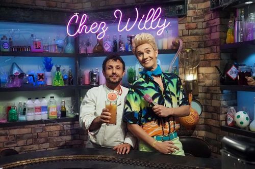 Le Chef Willy et Cyril Gossbo dans le bar clandestin