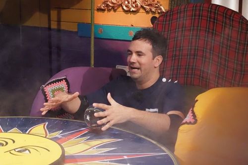 Alex Goude face à Tata Fouras