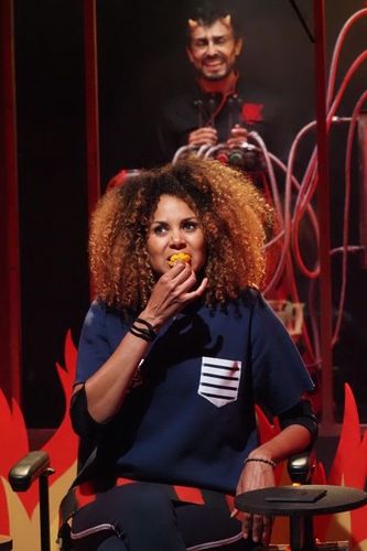 Tiga mange un piment dans le Willymix