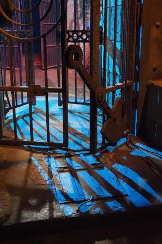 La sortie des prisons de nuit