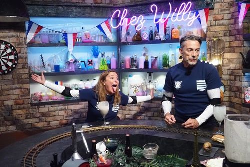 Gérard Vivès et Sandrine Quétier dans le bar Clandestin de Willy