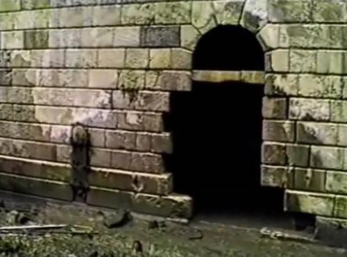 Porte détruite du rez-de-chaussé de la cour intérieure du fort
