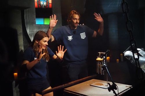 Camille Lacourt et Alice Deto face au Roi du Silence.