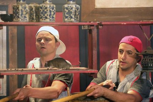 Des Lascars Gays très concentrés dans l\'épreuve des Baguettes